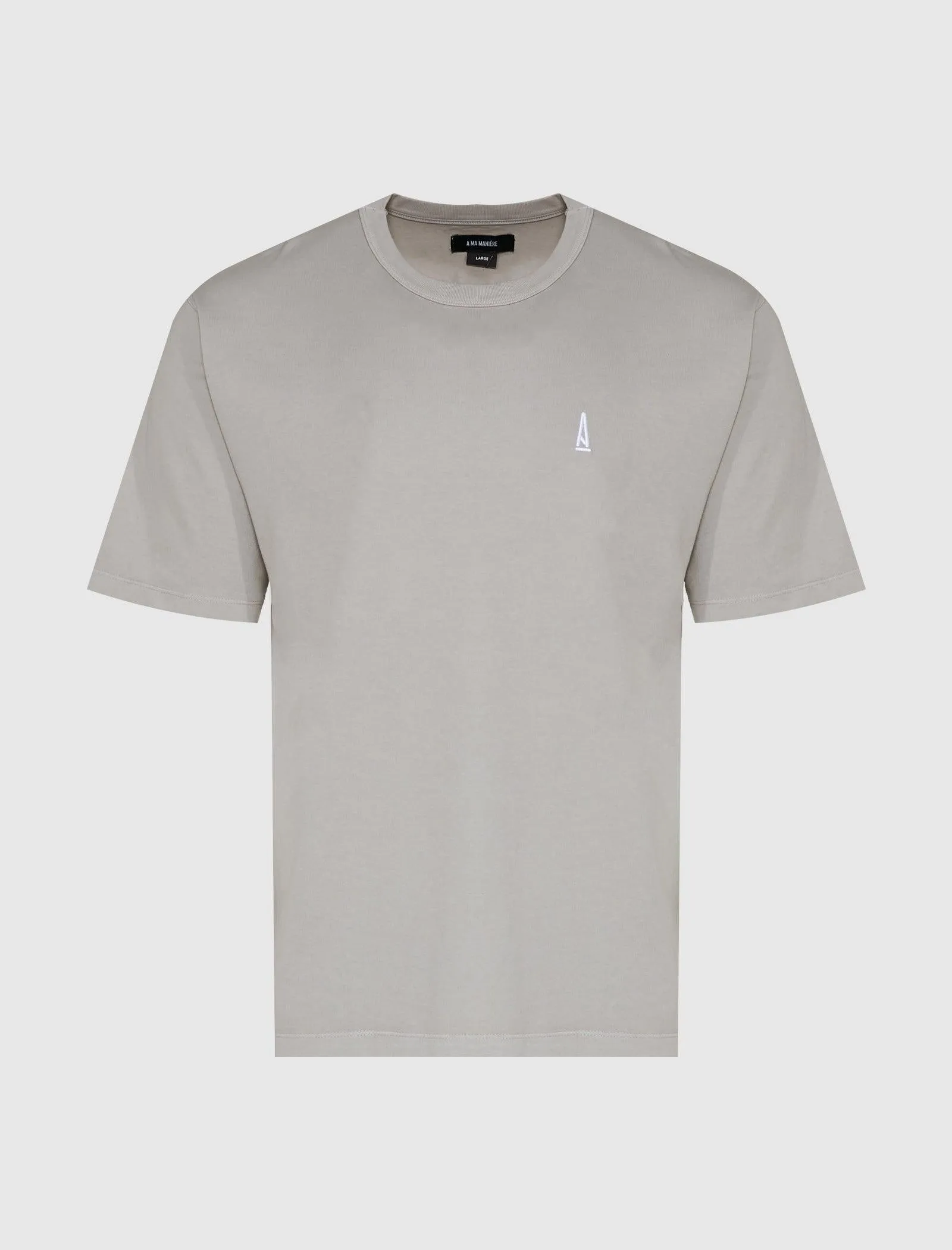 UN T-SHIRT À LOGO
