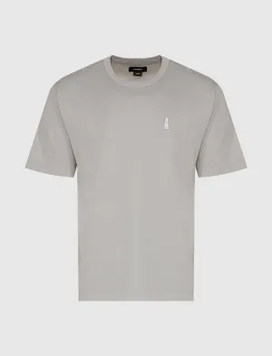 UN T-SHIRT À LOGO
