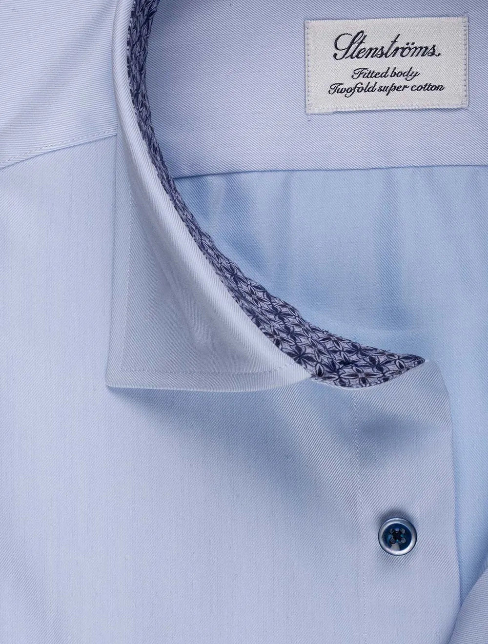 Chemise ajustée en coton sergé contrastée bleue