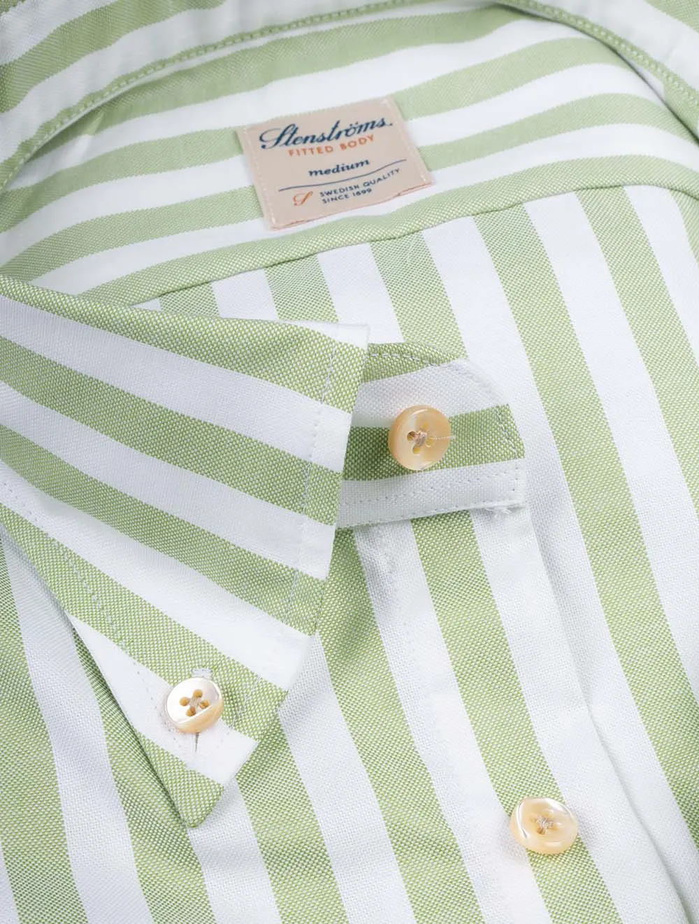Chemise ajustée à rayures vertes