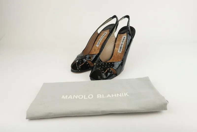 Sandales Manolo Blahnik à bride arrière noir en vernis perforé taille 38.5 avec bout ouvert