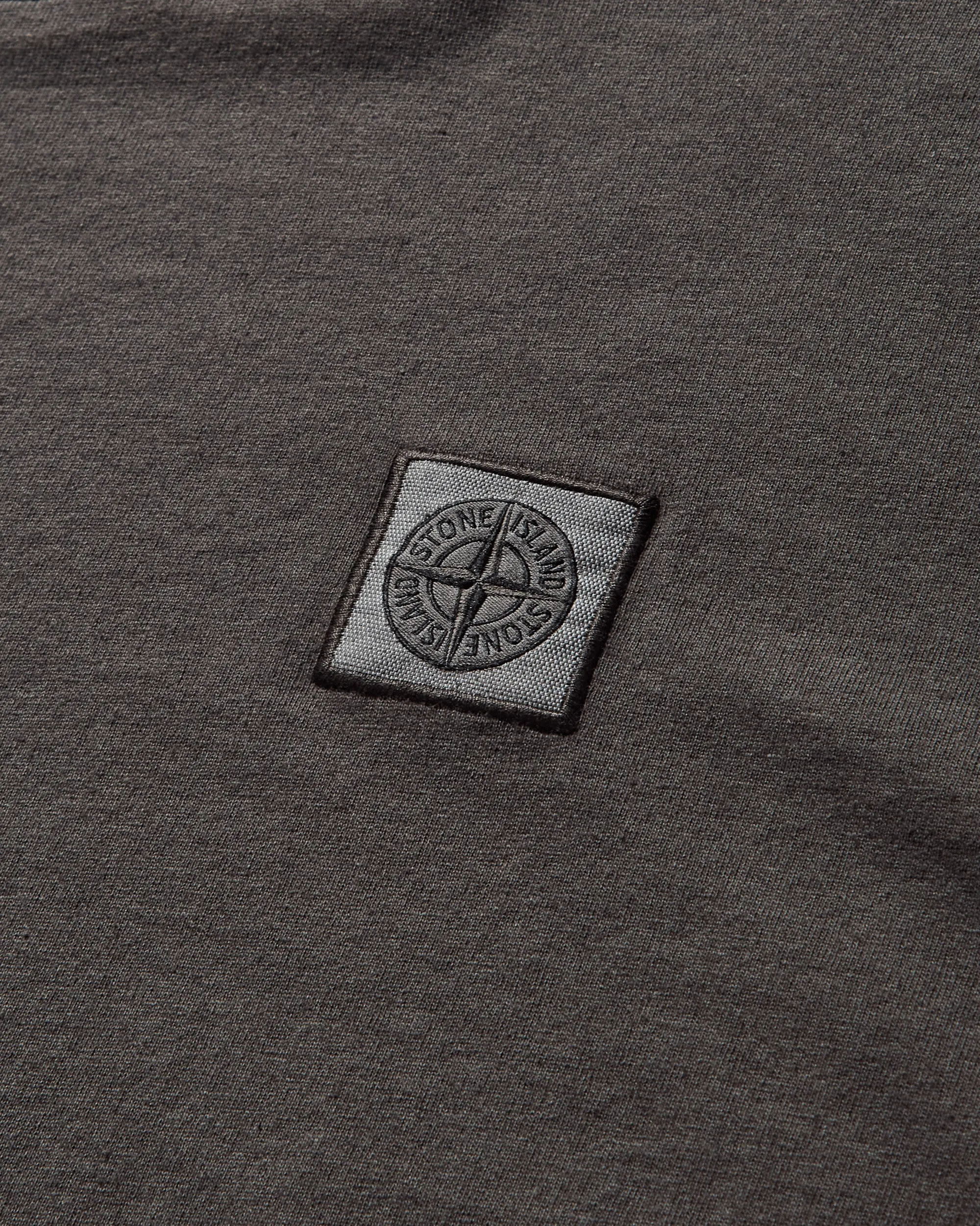 T-shirt pour homme teint en pièce avec logo noir