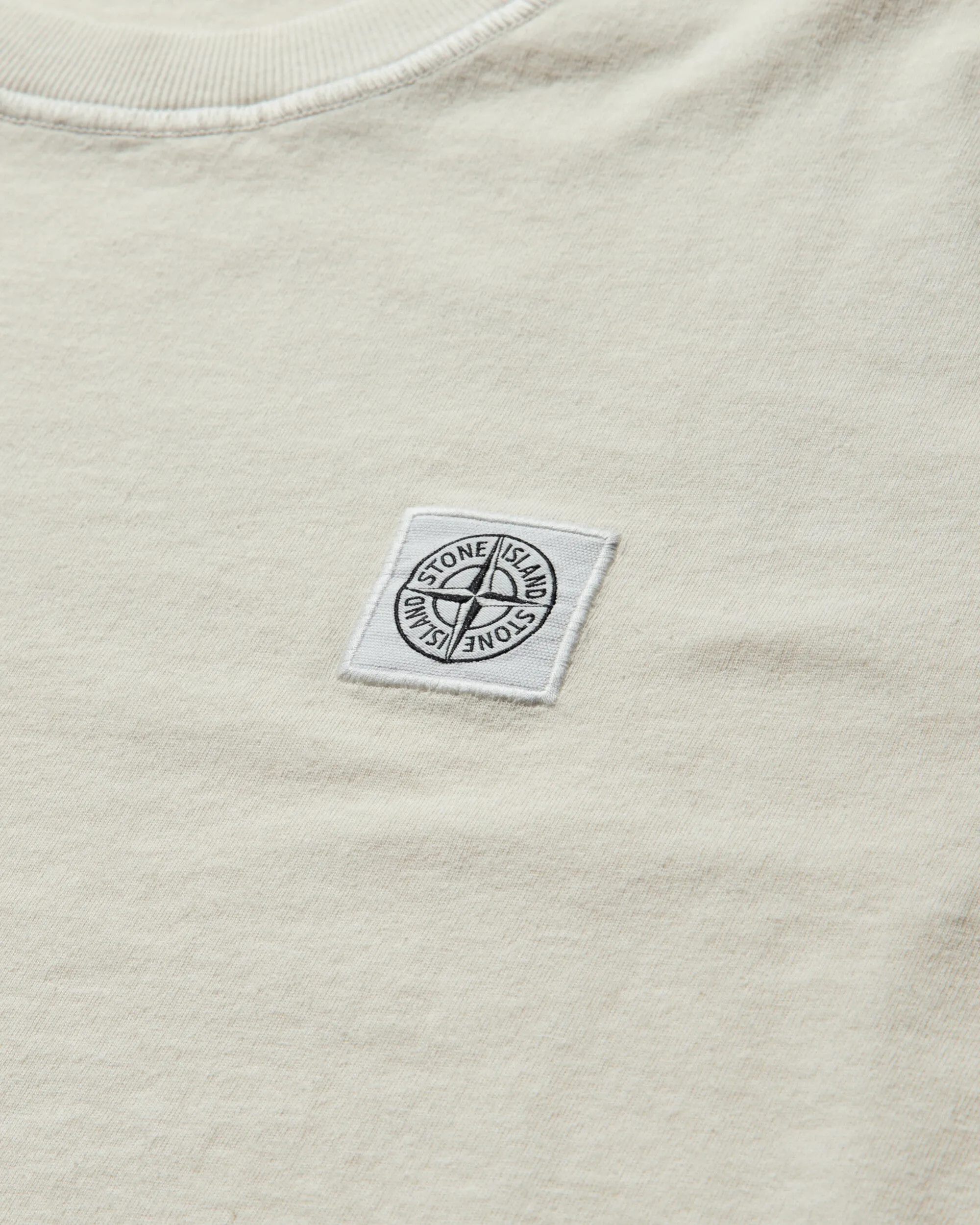 T-shirt pour homme teint en pièce avec logo ivoire