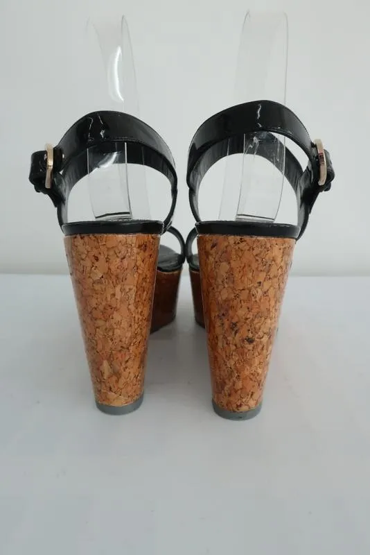 Sandales Sergio Rossi à plateforme en liège recouvert, en cuir verni noir, taille 40
