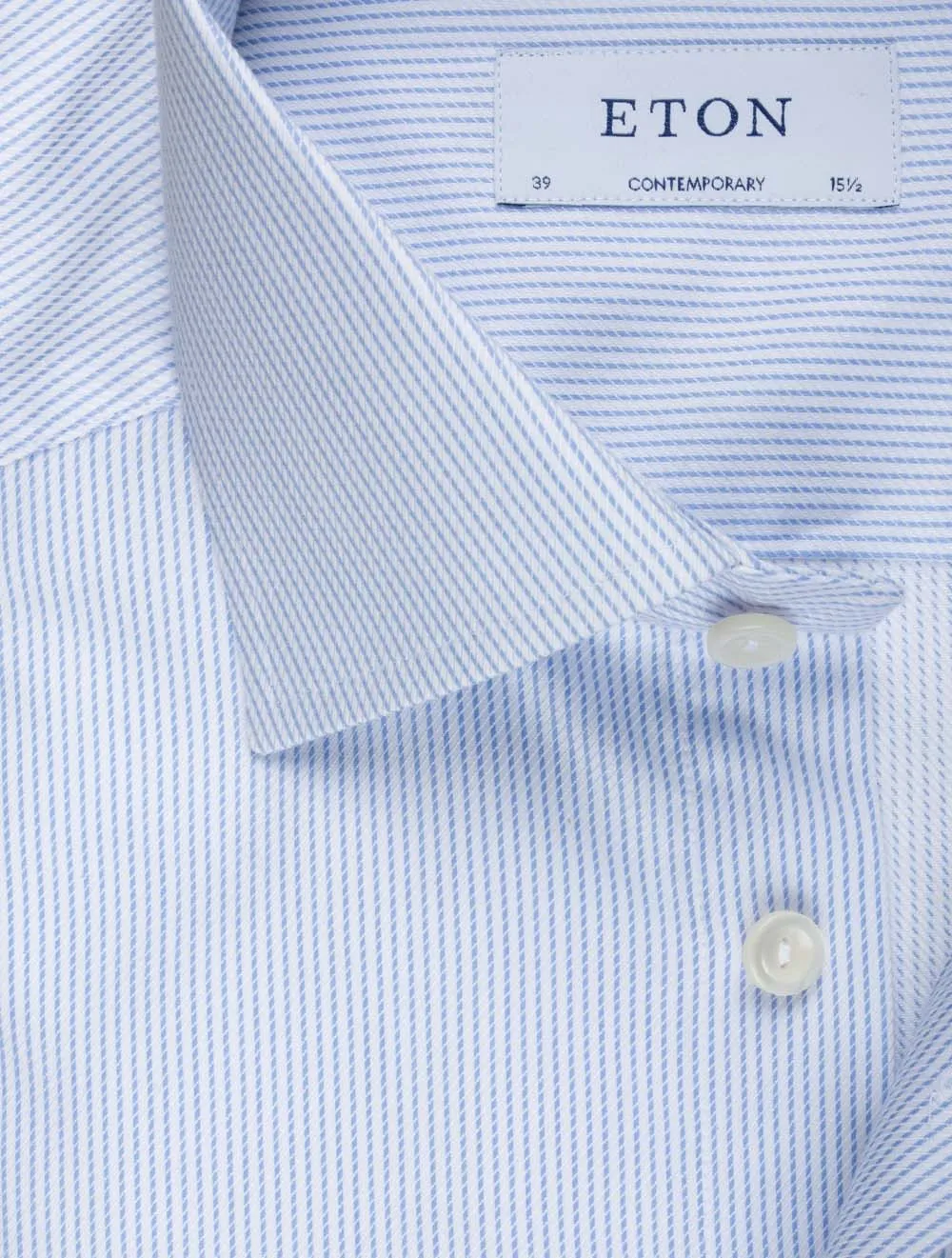 Chemise contemporaine à rayures bleue ajustée