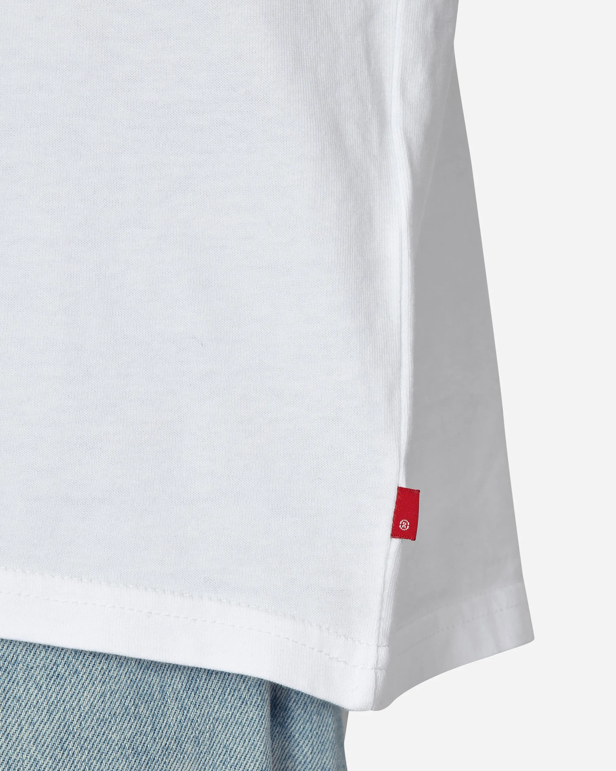 Le T-shirt à manches courtes blanc