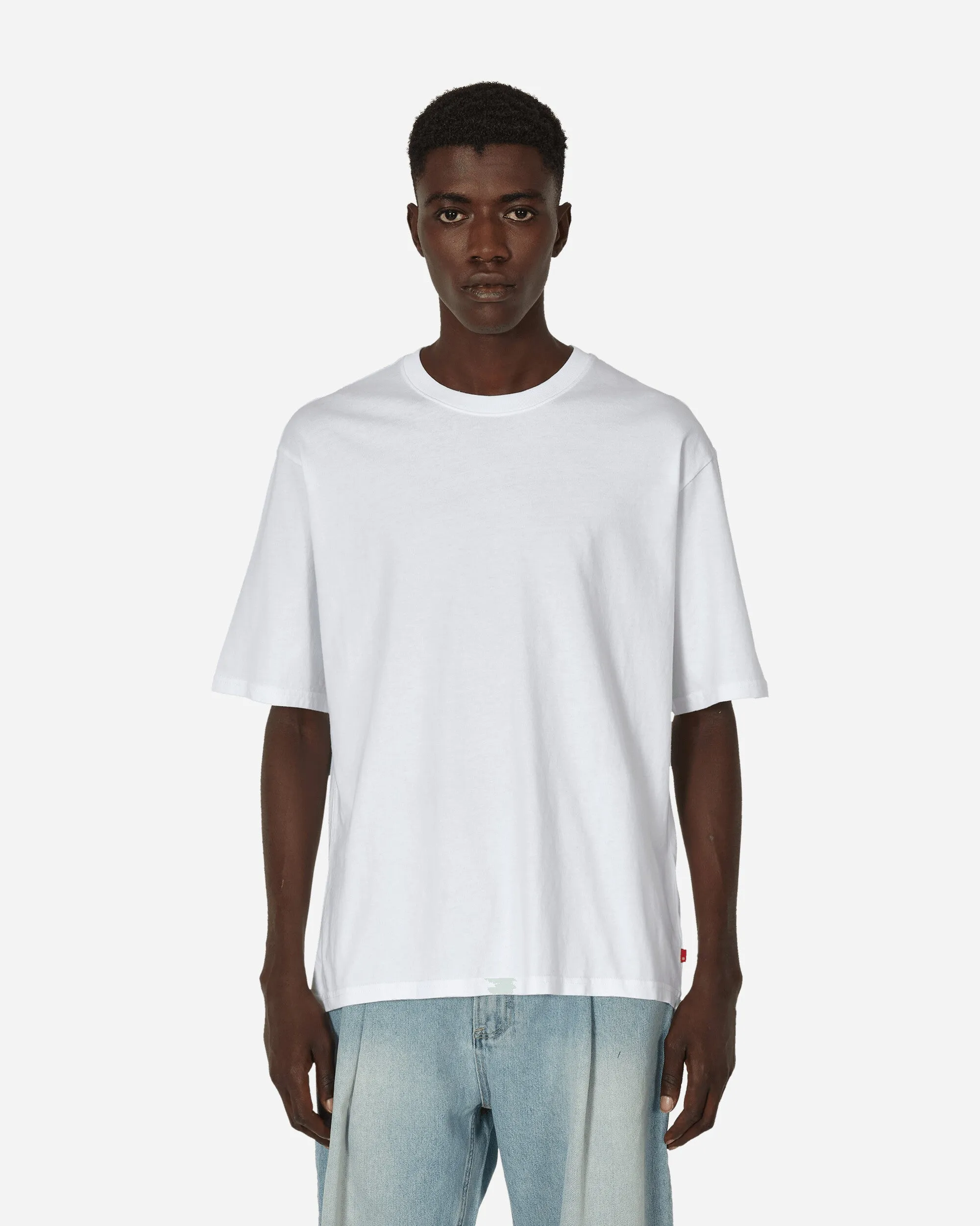 Le T-shirt à manches courtes blanc