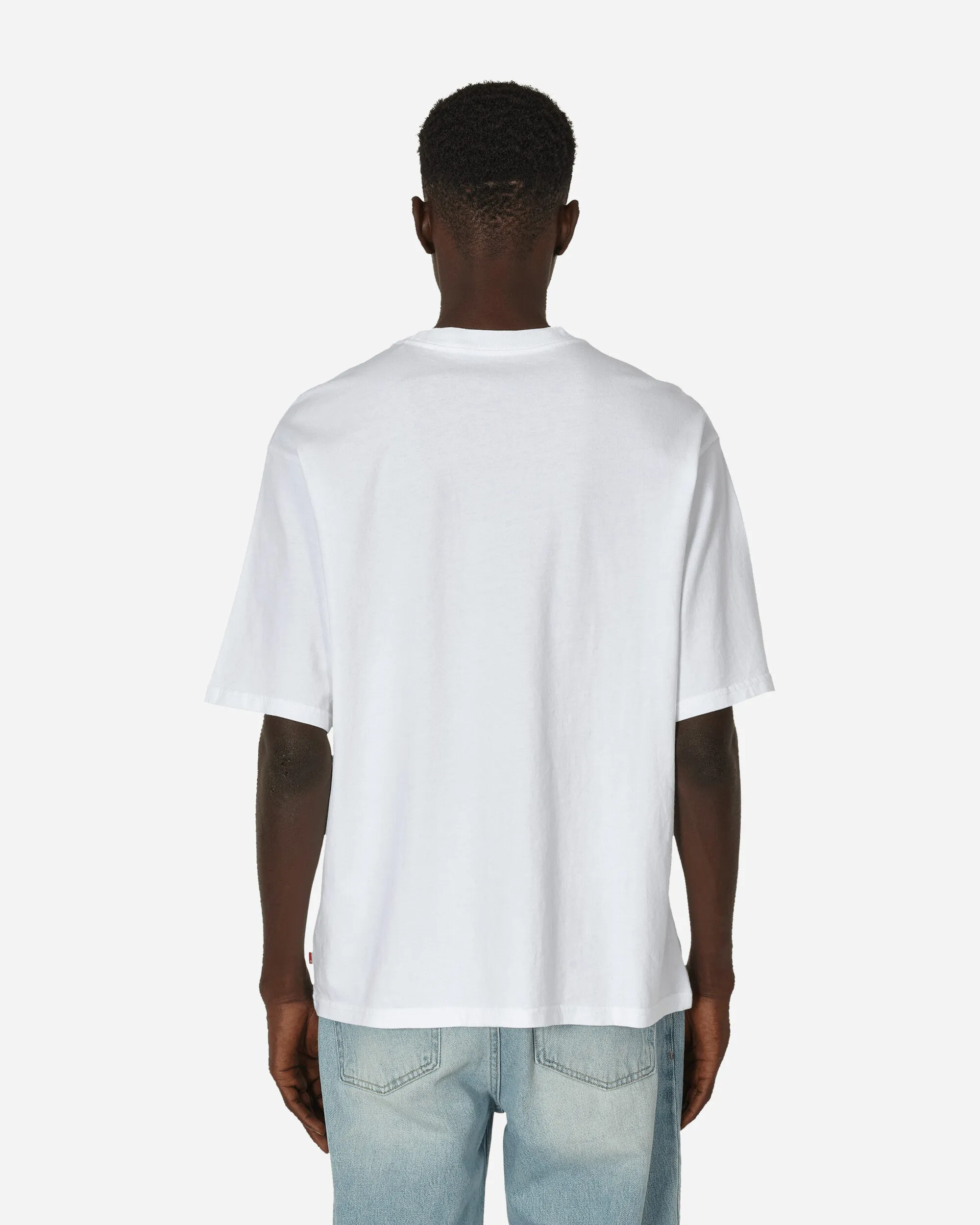 Le T-shirt à manches courtes blanc