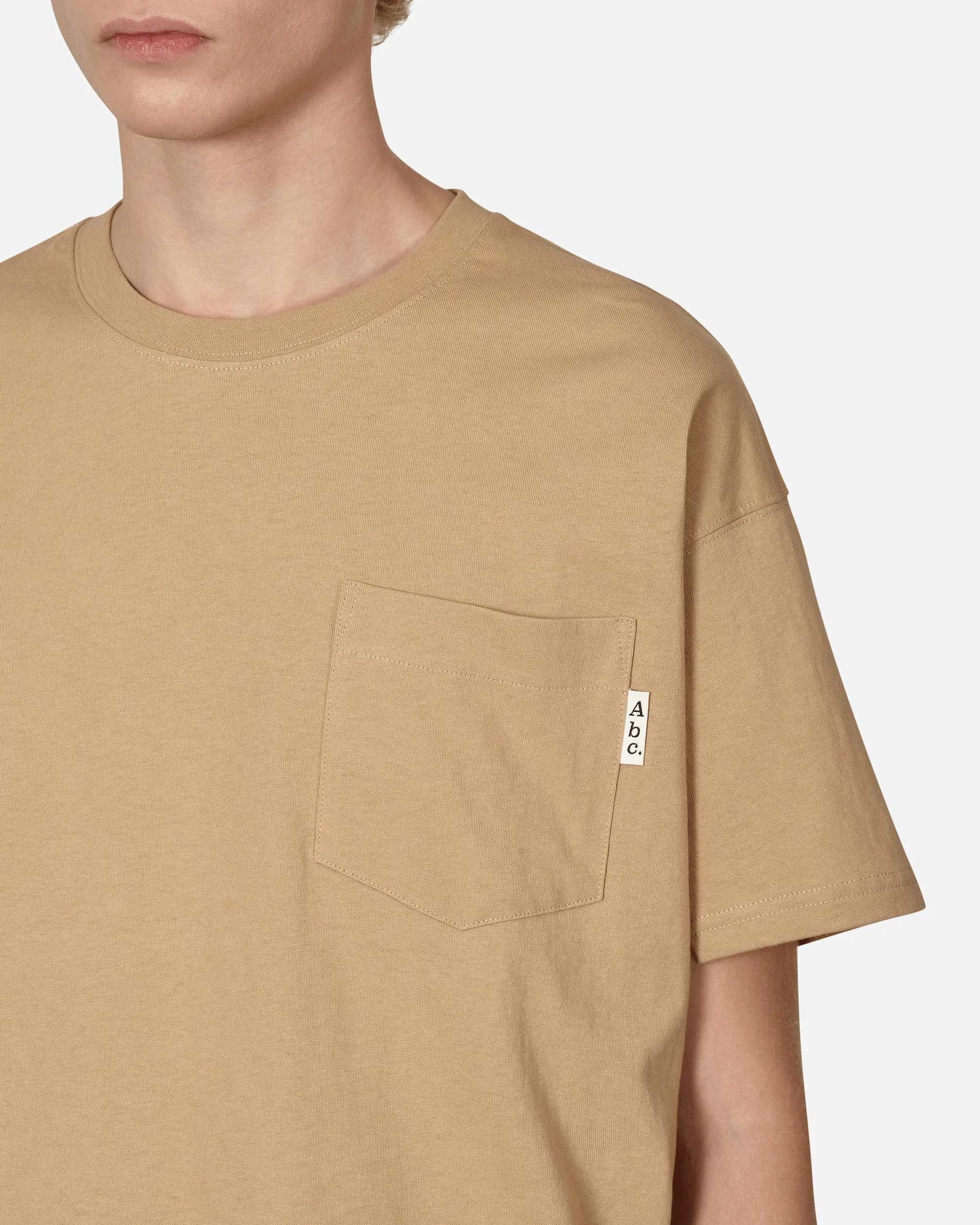 Abc. 123. T-shirt de poche beige