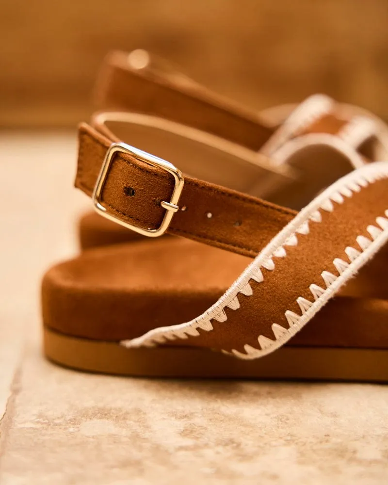 Sandales Arbellara à brides croisées en simili cuir vegan | Camel