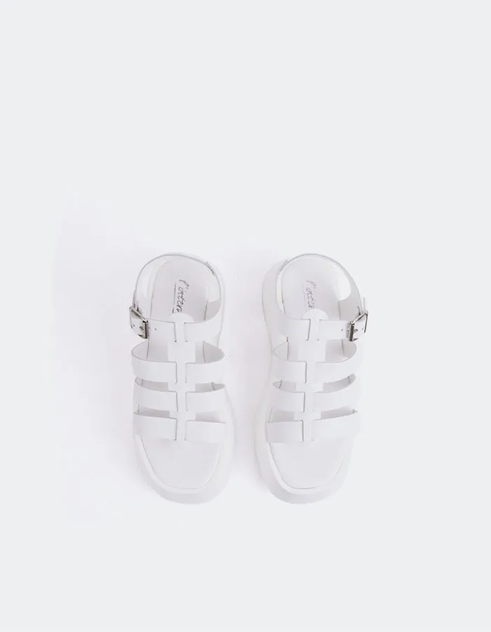Cuir blanc confiant