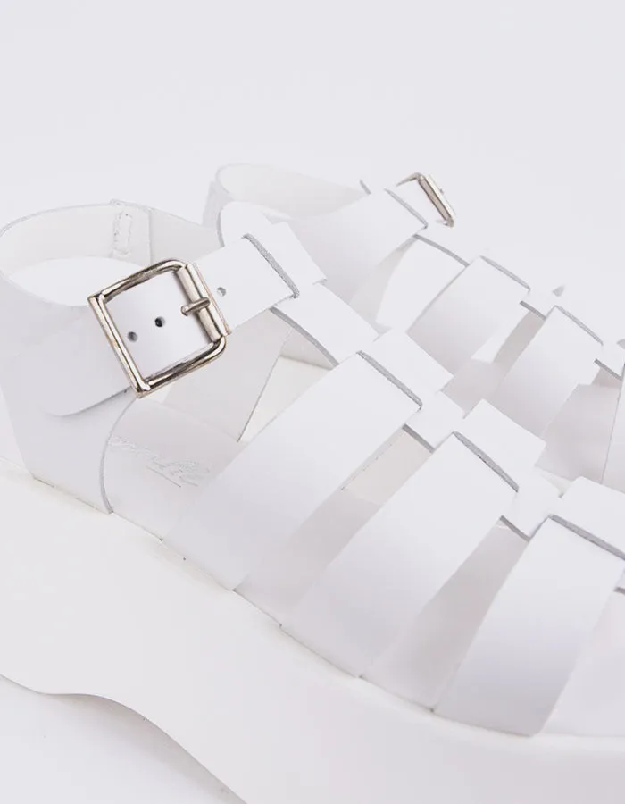 Cuir blanc confiant